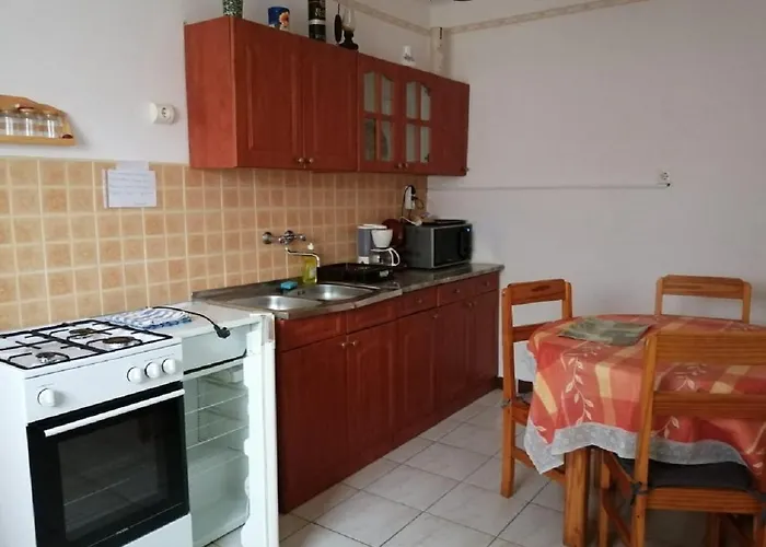 Piroska Vendeghaz 3*