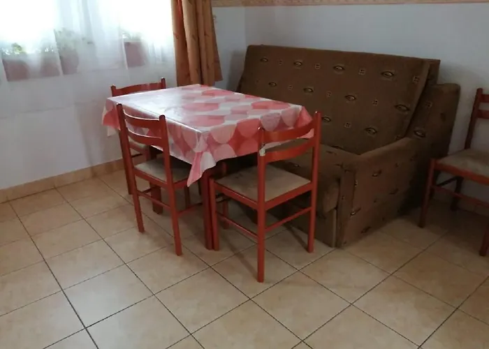 Piroska Vendeghaz 3*