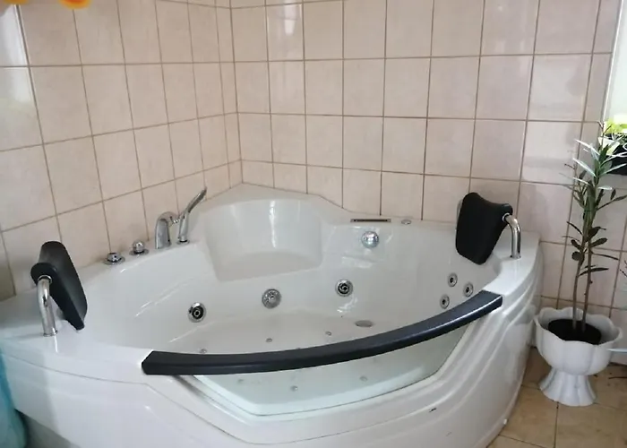 Piroska Vendeghaz Gasthof 3*